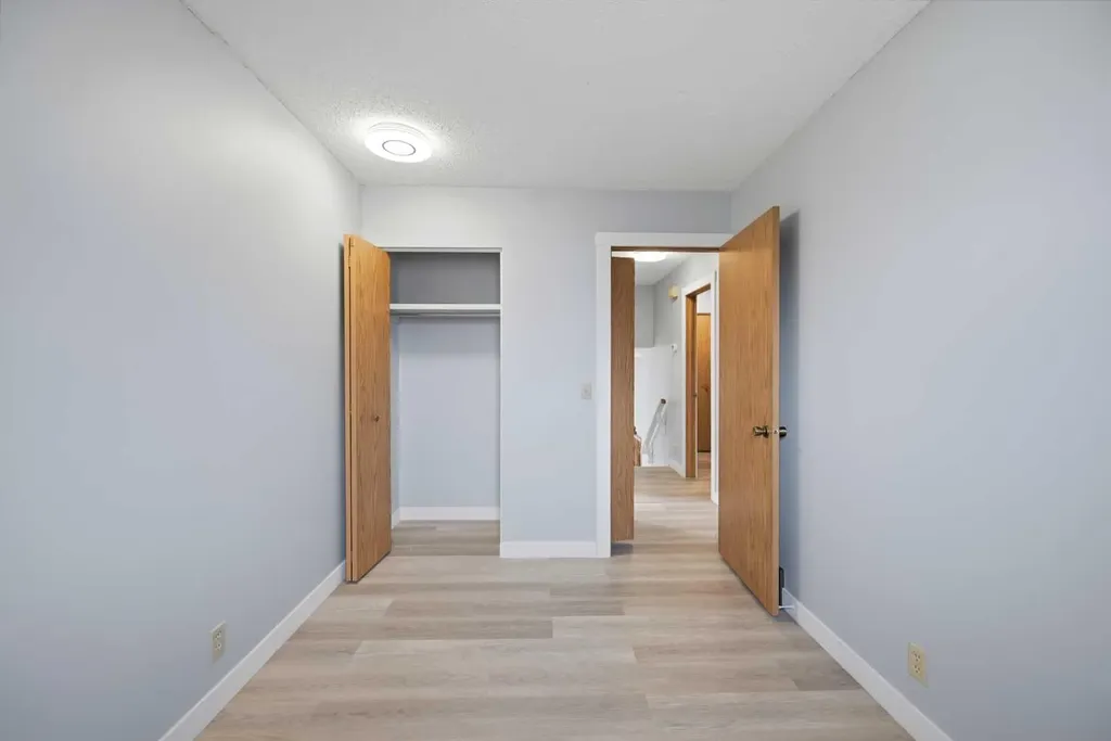 44 Castleridge Close NE Calgary AB T3J1Y9