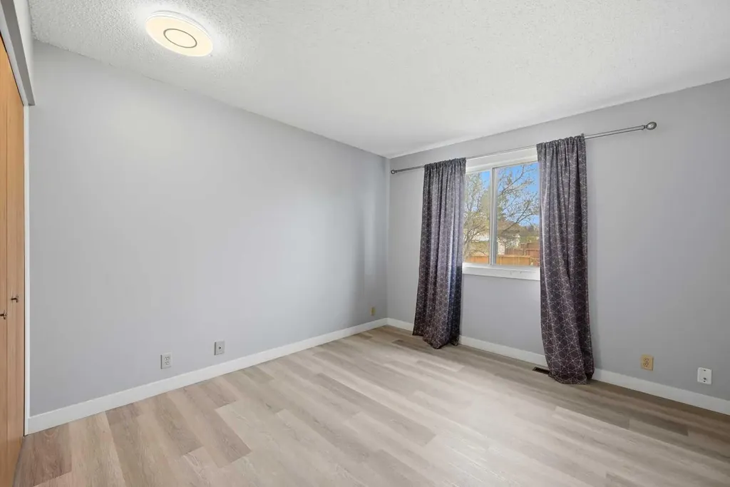 44 Castleridge Close NE Calgary AB T3J1Y9