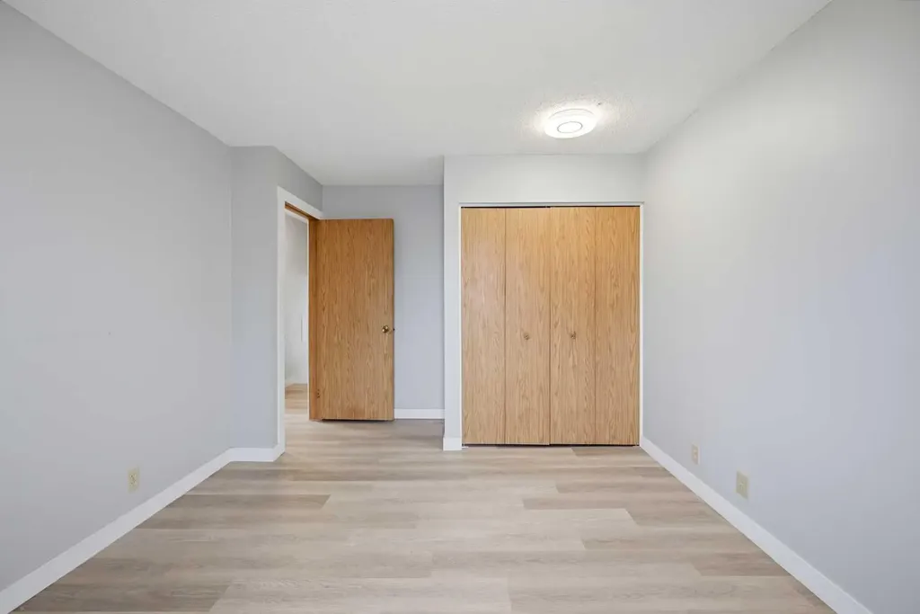 44 Castleridge Close NE Calgary AB T3J1Y9
