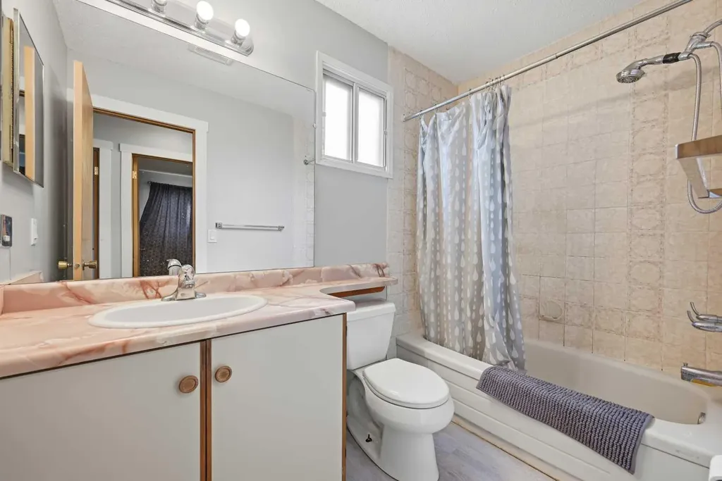 44 Castleridge Close NE Calgary AB T3J1Y9