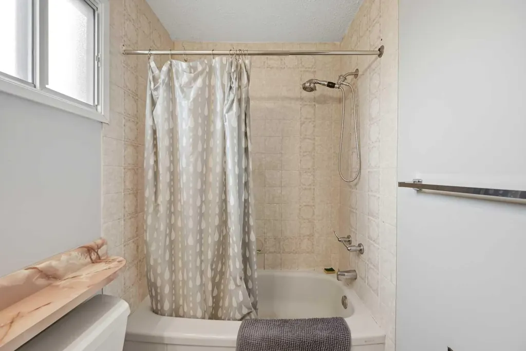 44 Castleridge Close NE Calgary AB T3J1Y9