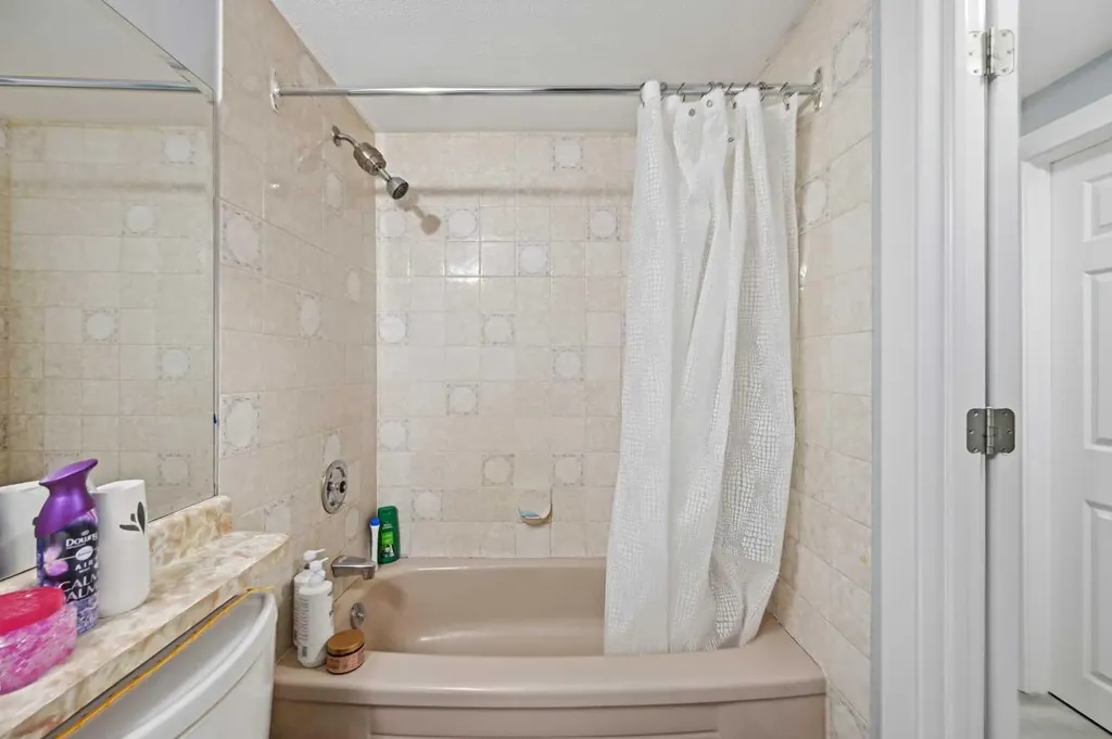 44 Castleridge Close NE Calgary AB T3J1Y9