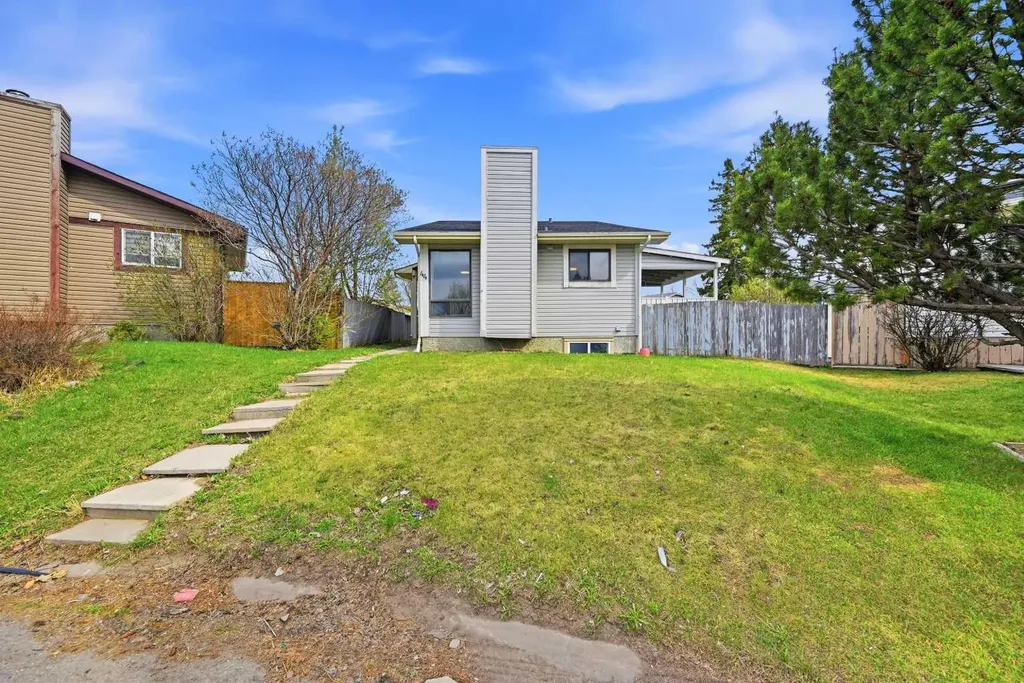 44 Castleridge Close NE Calgary AB T3J1Y9