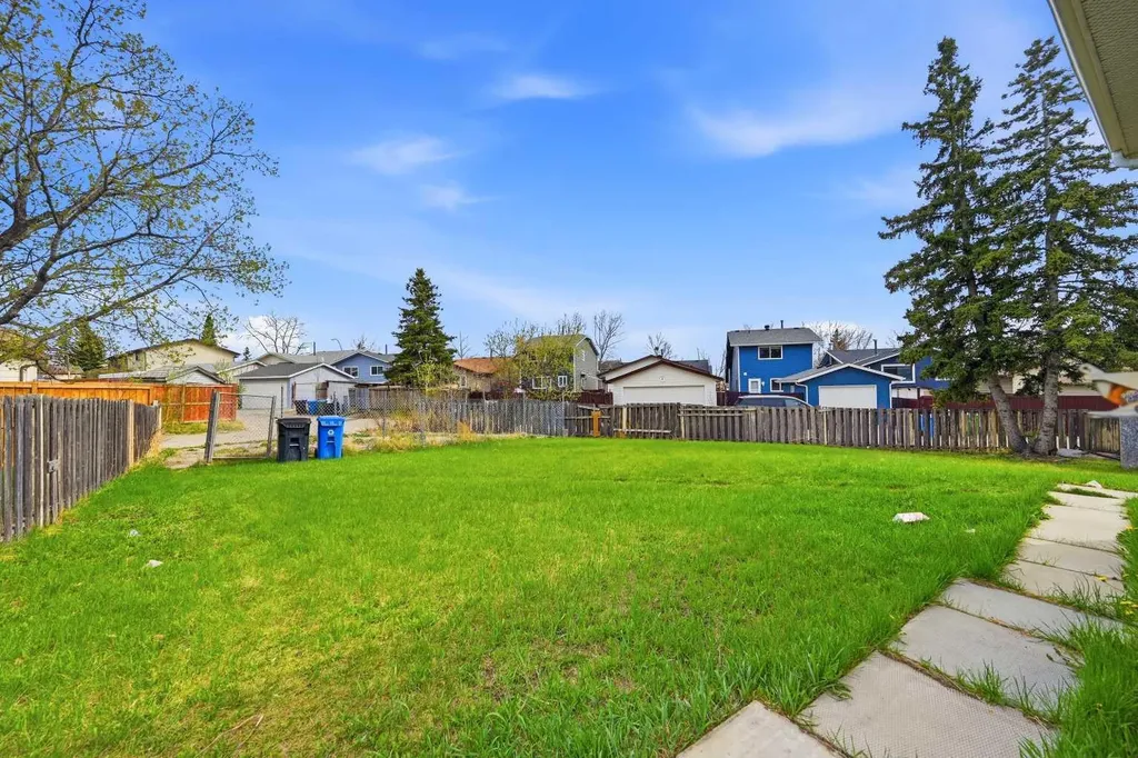 44 Castleridge Close NE Calgary AB T3J1Y9