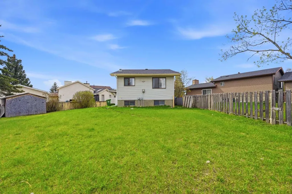 44 Castleridge Close NE Calgary AB T3J1Y9