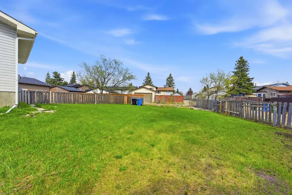 44 Castleridge Close NE Calgary AB T3J1Y9