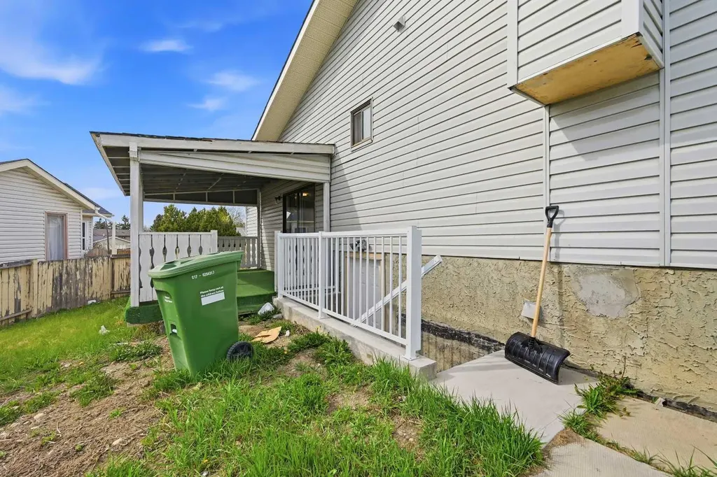 44 Castleridge Close NE Calgary AB T3J1Y9