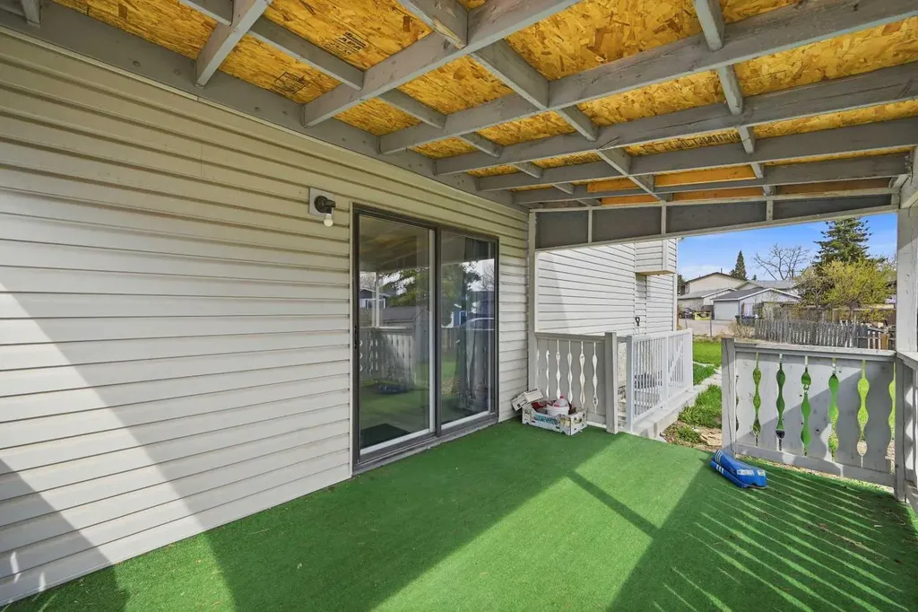 44 Castleridge Close NE Calgary AB T3J1Y9