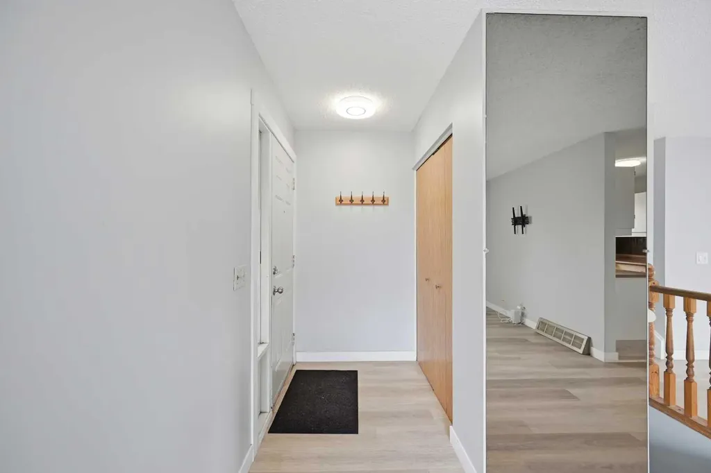 44 Castleridge Close NE Calgary AB T3J1Y9