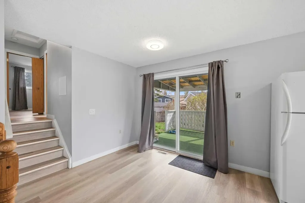 44 Castleridge Close NE Calgary AB T3J1Y9