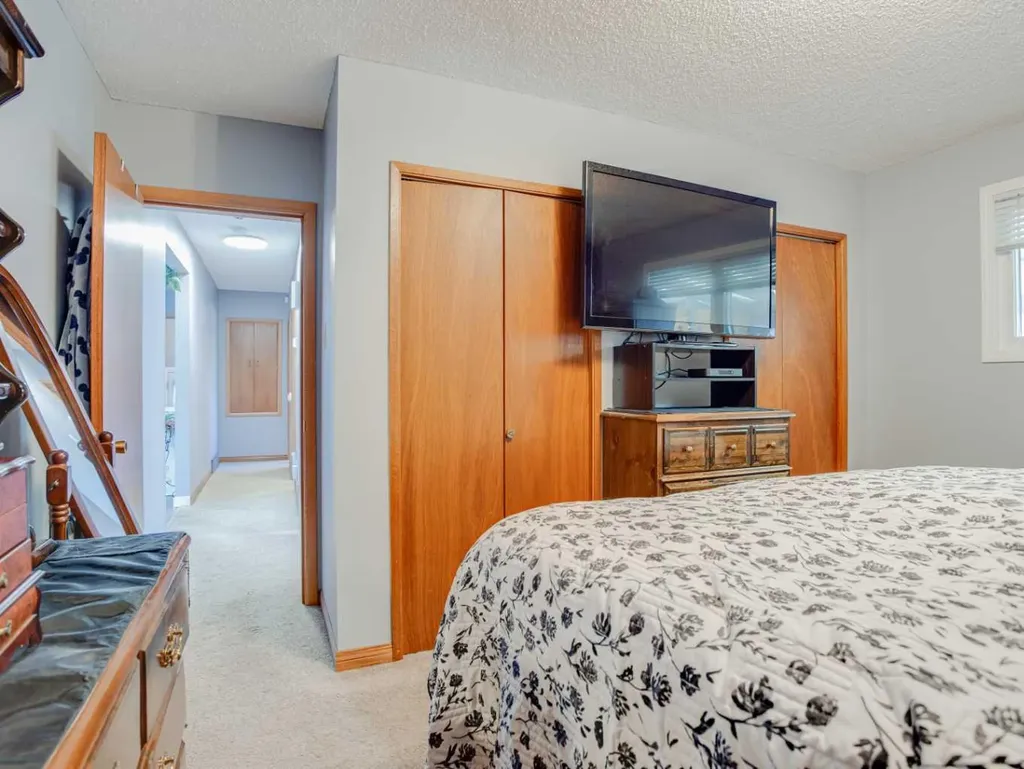 2710 9 Avenue N Lethbridge AB T1H 1J7