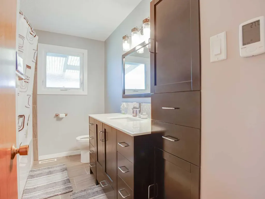 2710 9 Avenue N Lethbridge AB T1H 1J7