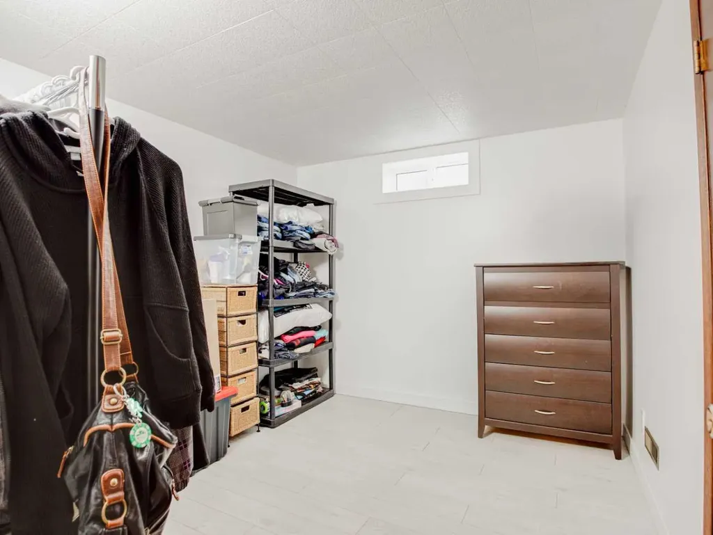 2710 9 Avenue N Lethbridge AB T1H 1J7