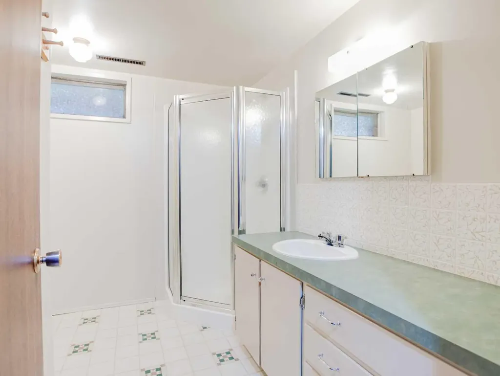 2710 9 Avenue N Lethbridge AB T1H 1J7