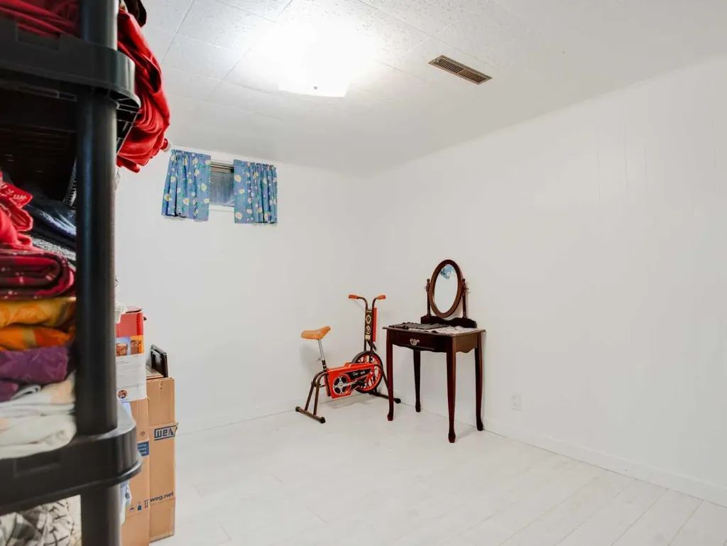 2710 9 Avenue N Lethbridge AB T1H 1J7