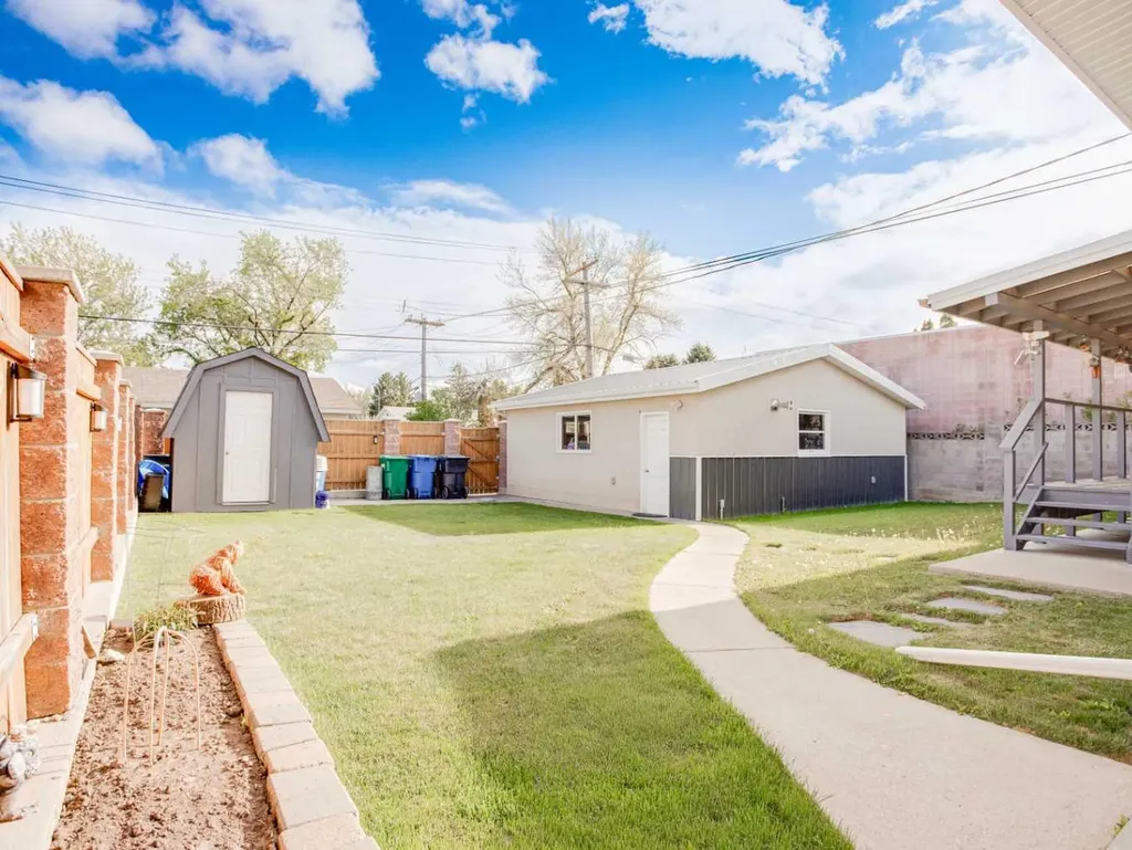 2710 9 Avenue N Lethbridge AB T1H 1J7