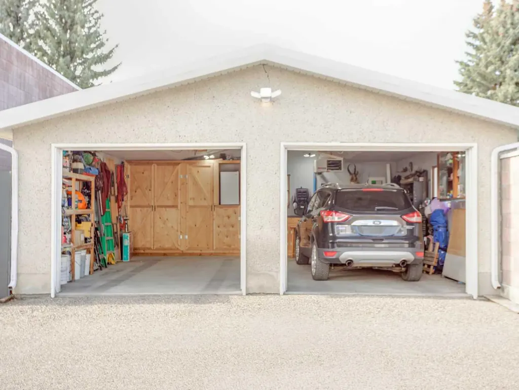 2710 9 Avenue N Lethbridge AB T1H 1J7