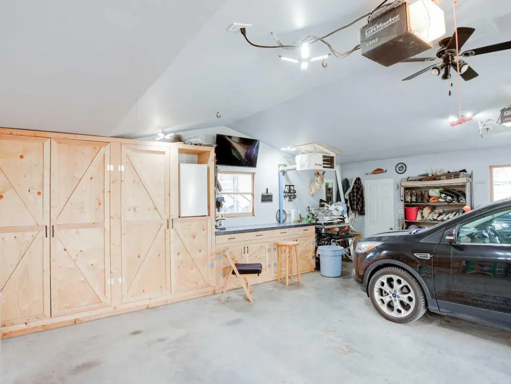 2710 9 Avenue N Lethbridge AB T1H 1J7