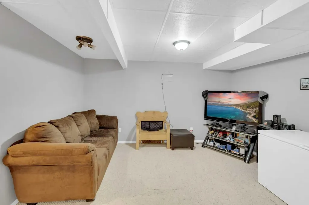 124 Kendrew Drive Red Deer AB T4P 3T8