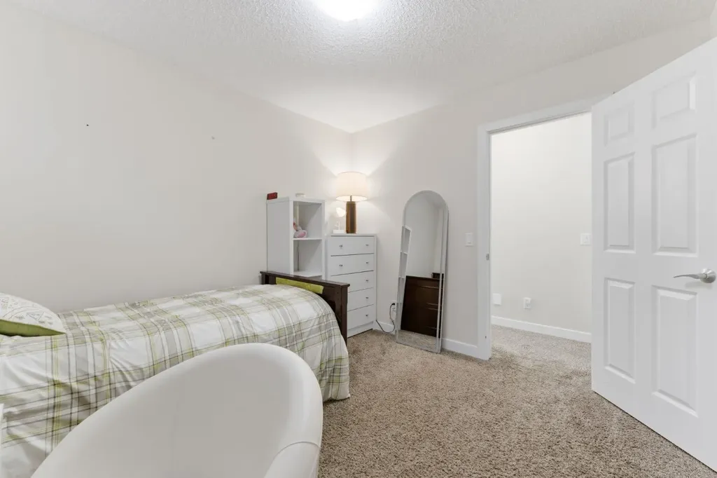 9 Sage Bluff Rise NW Calgary AB T3R0X5