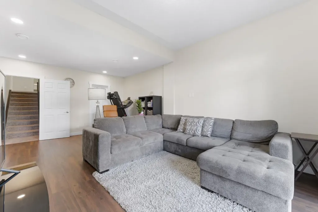 9 Sage Bluff Rise NW Calgary AB T3R0X5