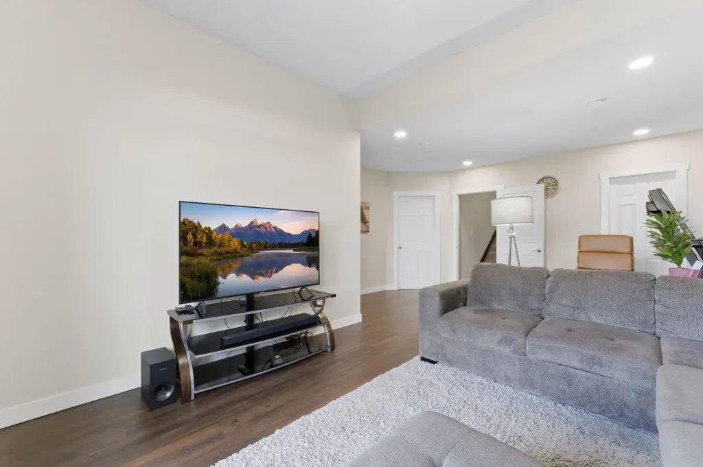 9 Sage Bluff Rise NW Calgary AB T3R0X5