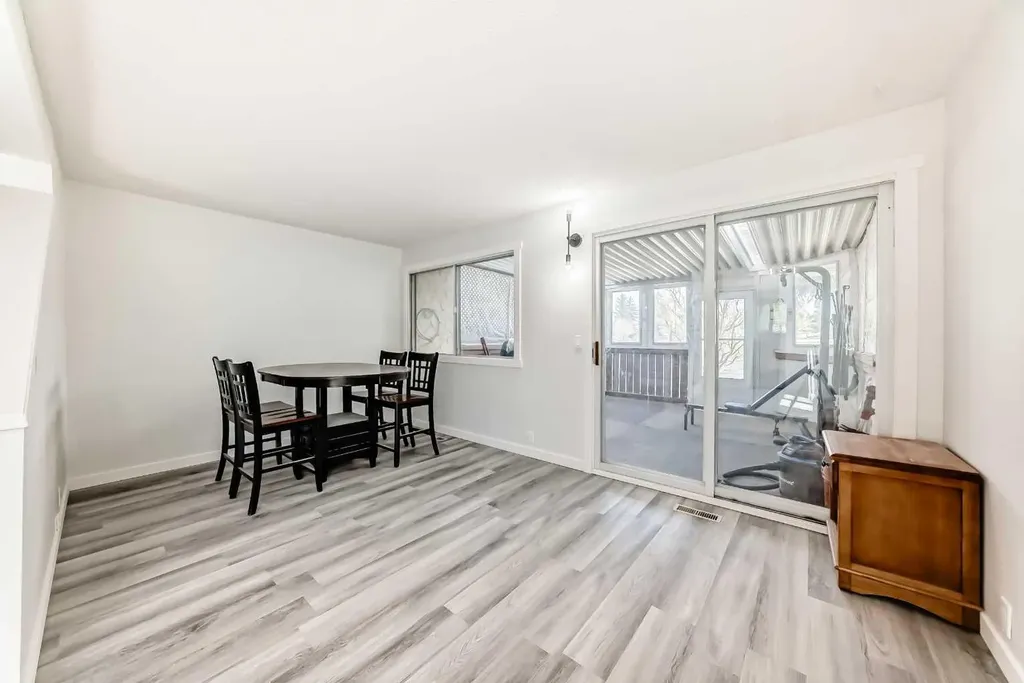 6501B Huntsbay Road NW Calgary AB T2K 5R3