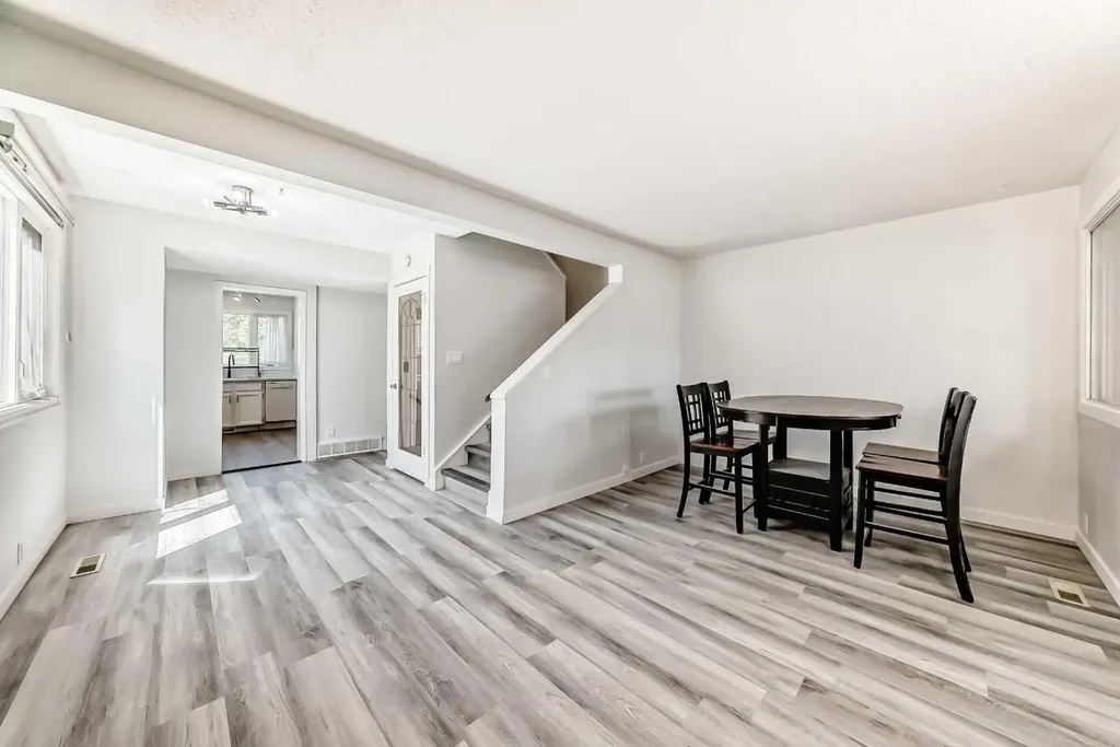 6501B Huntsbay Road NW Calgary AB T2K 5R3