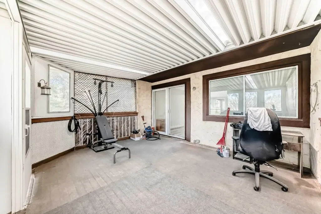 6501B Huntsbay Road NW Calgary AB T2K 5R3