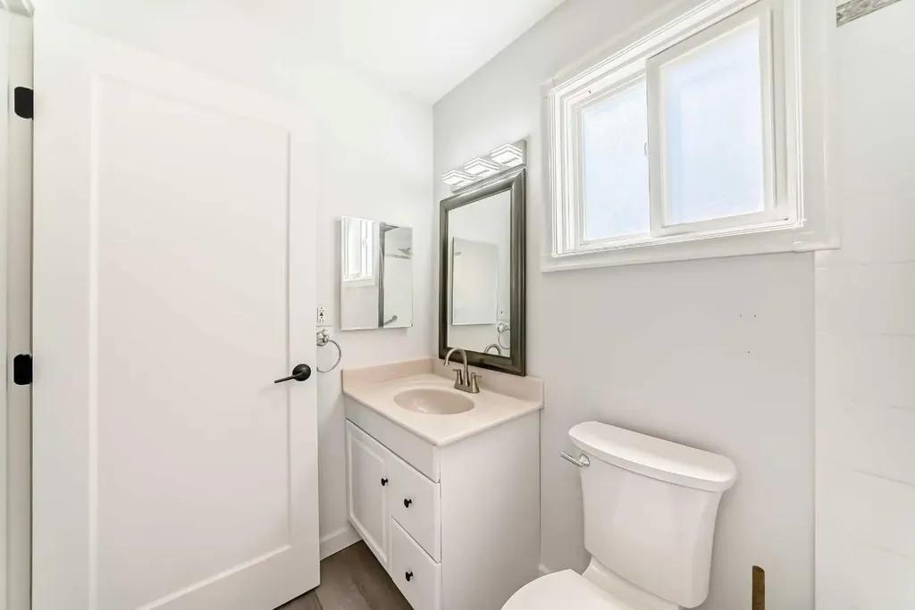 6501B Huntsbay Road NW Calgary AB T2K 5R3