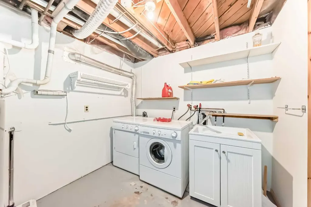 6501B Huntsbay Road NW Calgary AB T2K 5R3