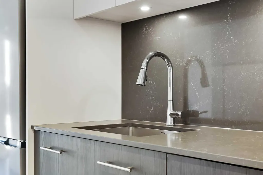 730 2 Avenue SW Calgary AB T2P 1R8