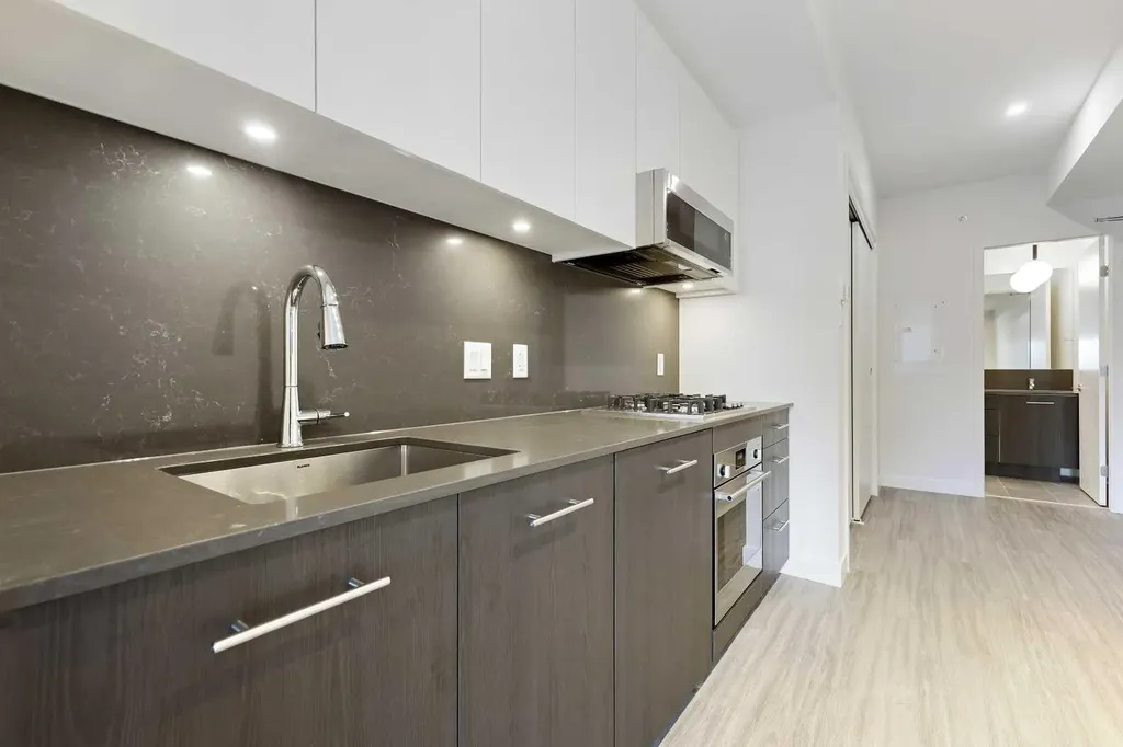 730 2 Avenue SW Calgary AB T2P 1R8