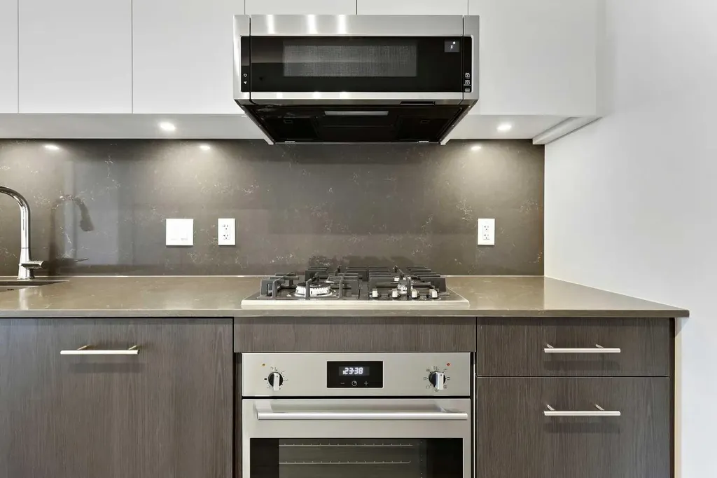 730 2 Avenue SW Calgary AB T2P 1R8