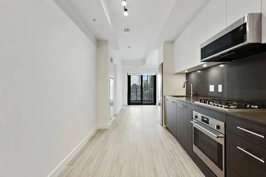 730 2 Avenue SW Calgary AB T2P 1R8