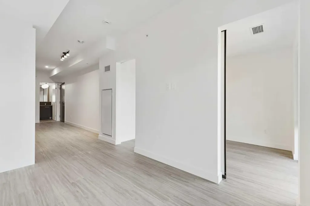 730 2 Avenue SW Calgary AB T2P 1R8