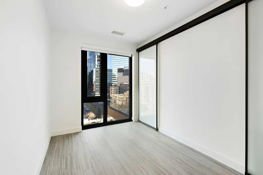 730 2 Avenue SW Calgary AB T2P 1R8