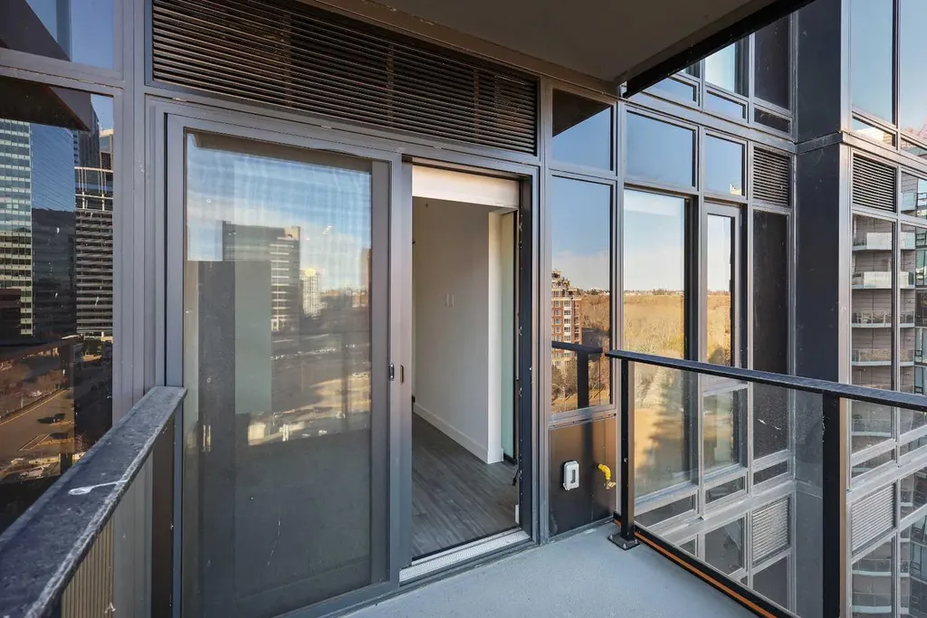 730 2 Avenue SW Calgary AB T2P 1R8