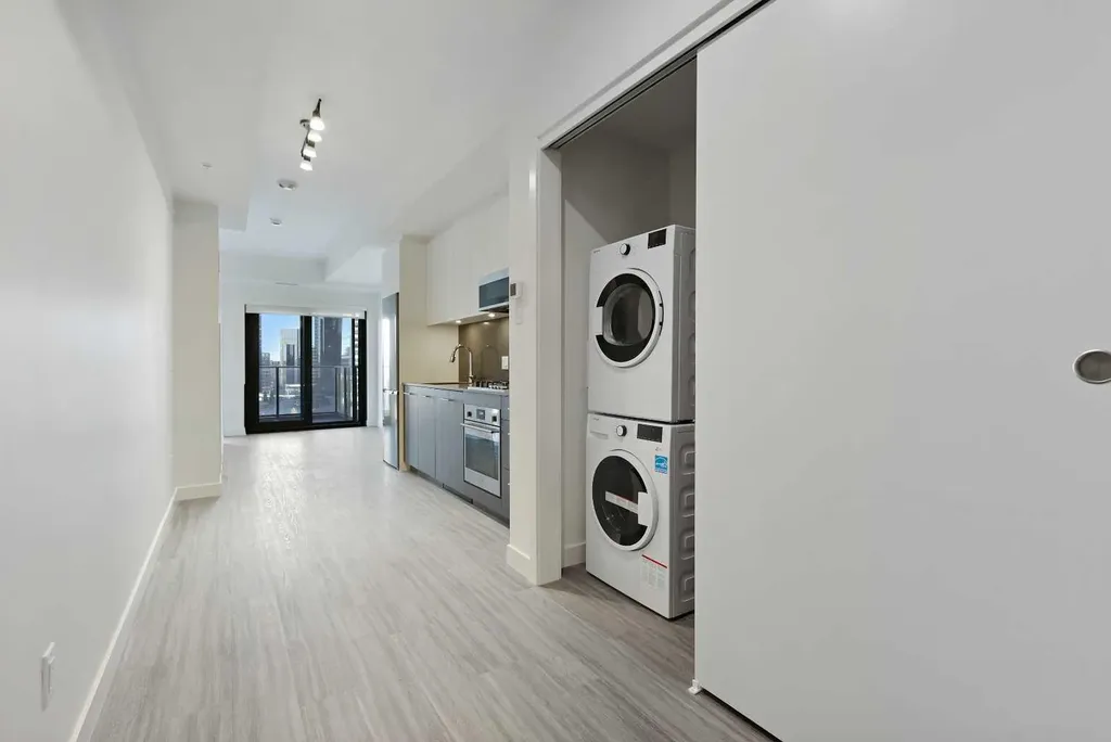 730 2 Avenue SW Calgary AB T2P 1R8