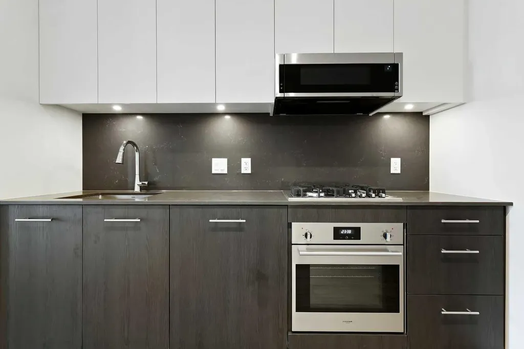 730 2 Avenue SW Calgary AB T2P 1R8