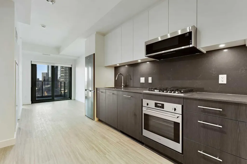 730 2 Avenue SW Calgary AB T2P 1R8