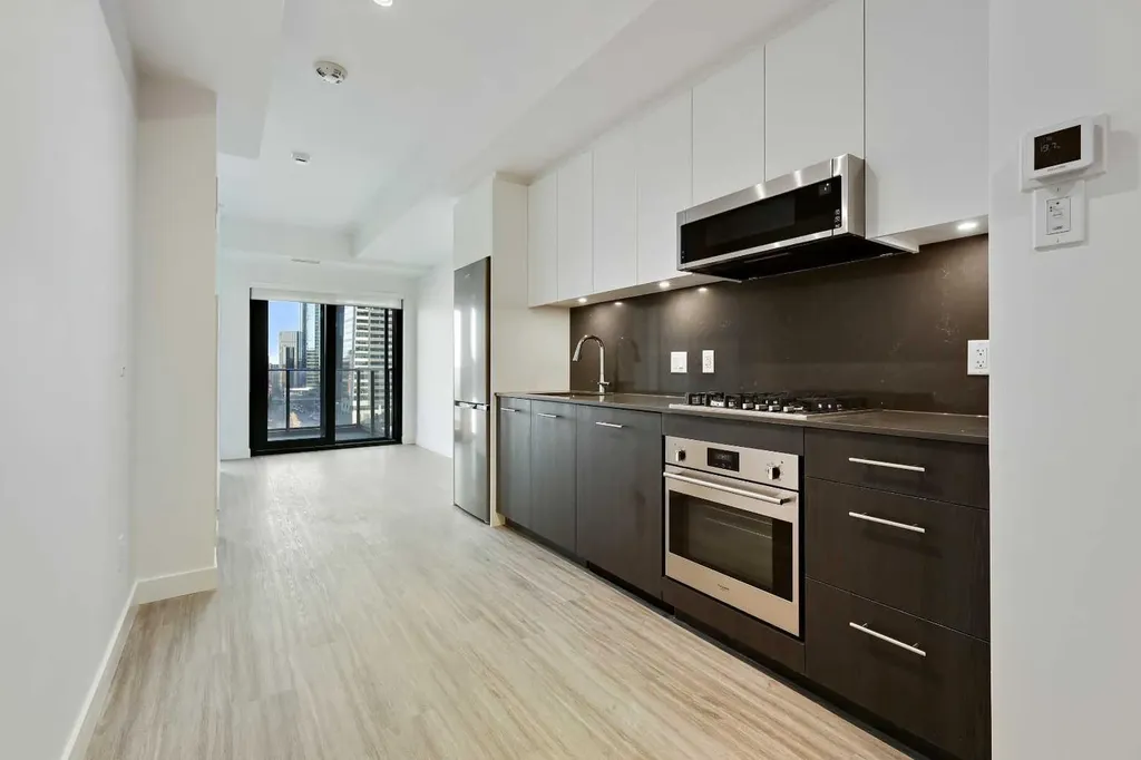 730 2 Avenue SW Calgary AB T2P 1R8