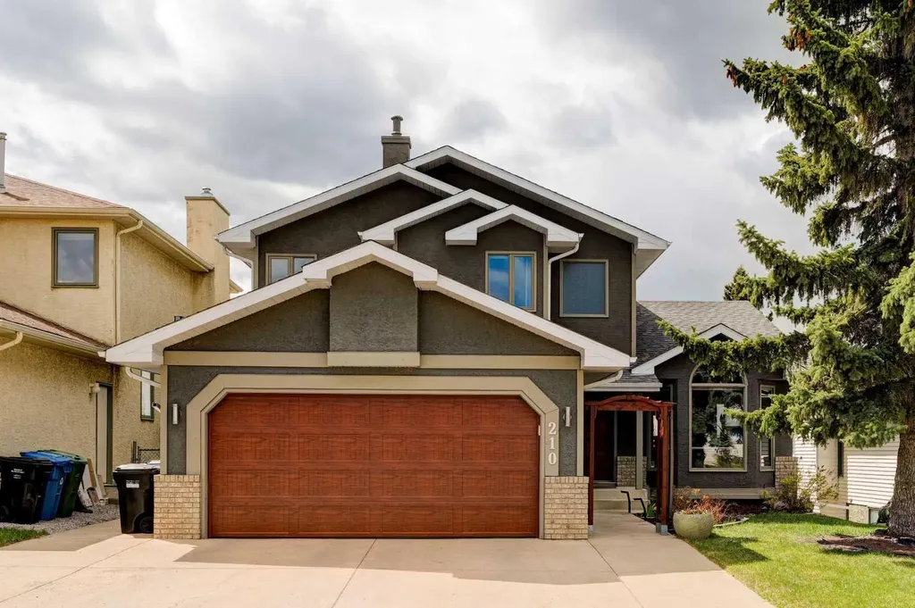 210 Hawkville Close NW Calgary AB T3G 3N6