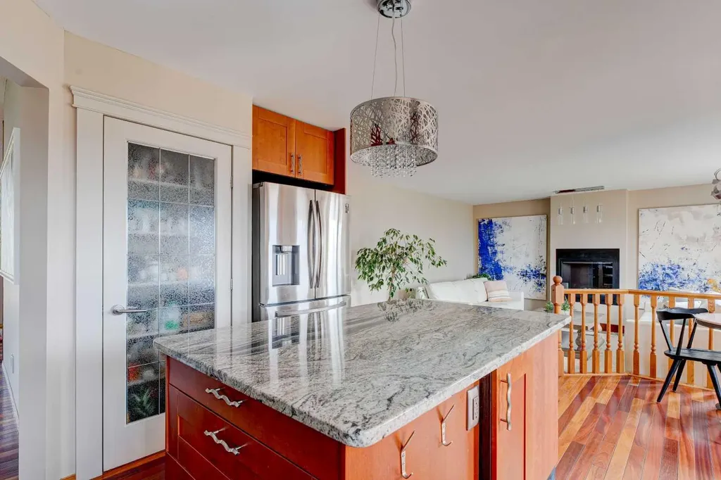 210 Hawkville Close NW Calgary AB T3G 3N6