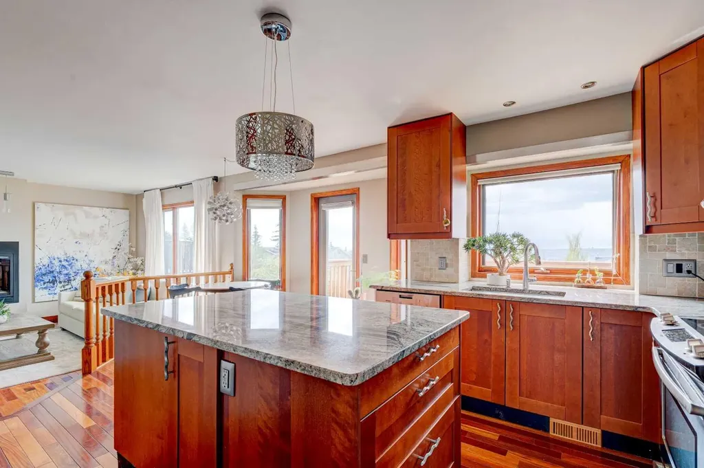 210 Hawkville Close NW Calgary AB T3G 3N6