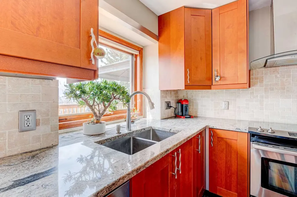 210 Hawkville Close NW Calgary AB T3G 3N6