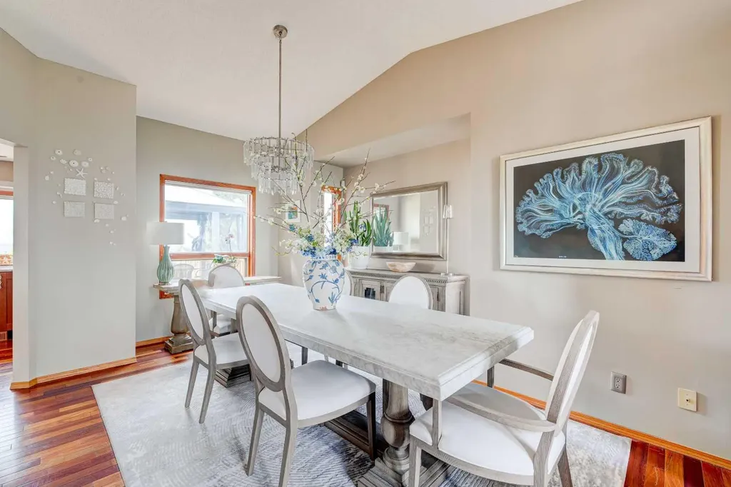 210 Hawkville Close NW Calgary AB T3G 3N6