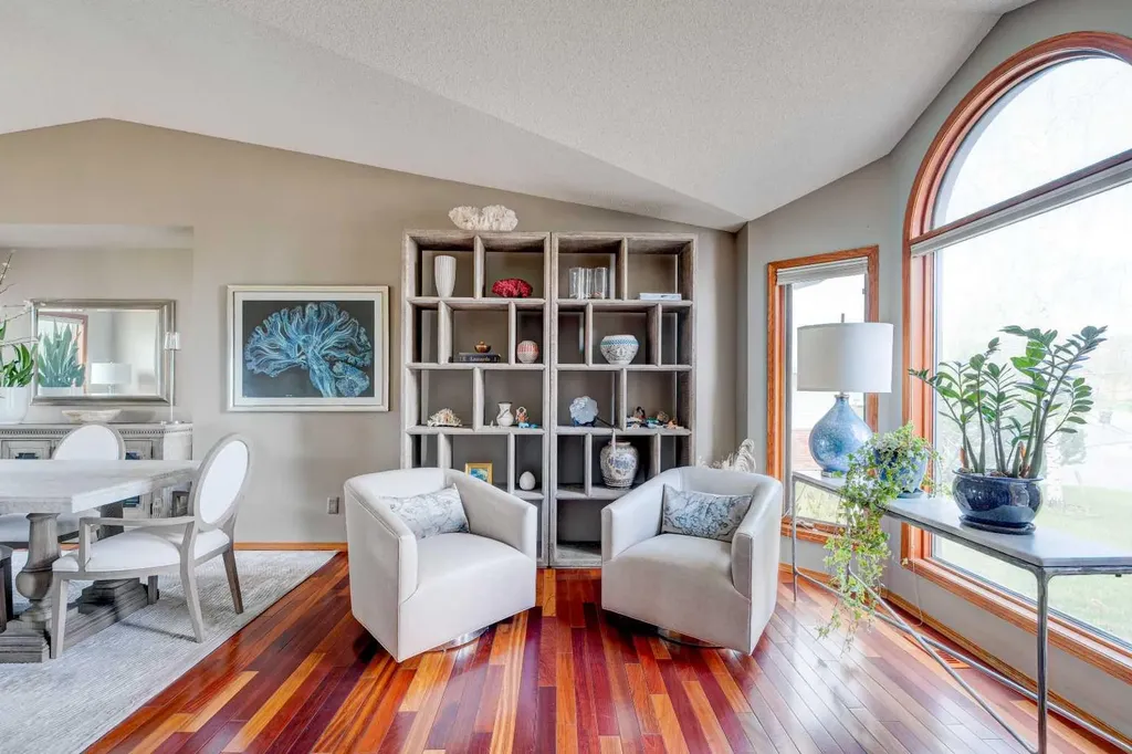 210 Hawkville Close NW Calgary AB T3G 3N6