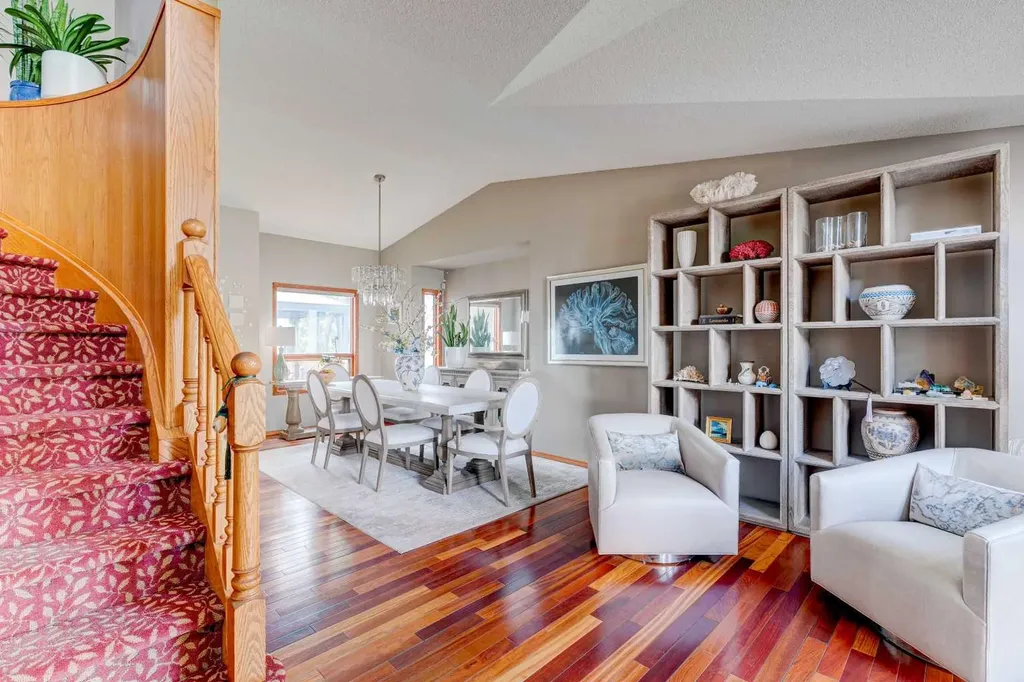 210 Hawkville Close NW Calgary AB T3G 3N6