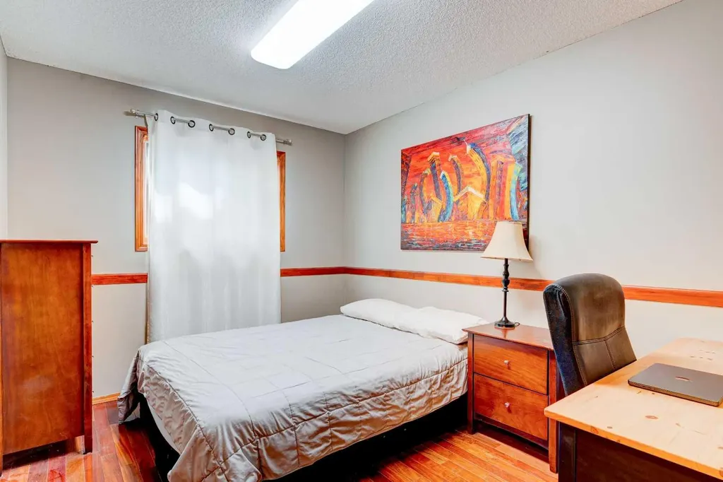 210 Hawkville Close NW Calgary AB T3G 3N6